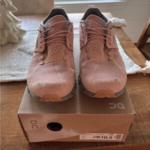 On Running Woman’s Shoes - Pink/grey